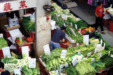 Before renovation of Link REIT Butterfly Market, the products were displayed outside of the stalls. Before renovation of Link REIT Butterfly Market, the products were displayed outside of the stalls.