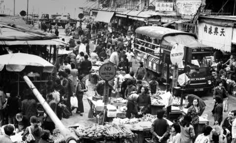 Hong Kong’s original markets, like this one at the junction of Wo Tik Street and Ho Pui Street in Tsuen Wan, happened outdoors. Hong Kong’s original markets, like this one at the junction of Wo Tik Street and Ho Pui Street in Tsuen Wan, happened outdoors.