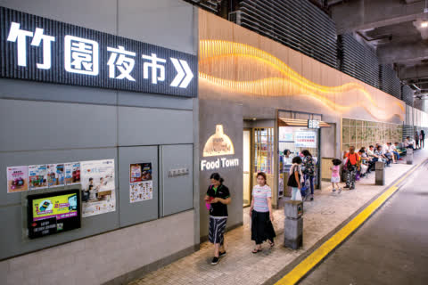 Cooked food stalls are introduced in Link REIT fresh markets. Cooked food stalls are introduced in Link REIT fresh markets.